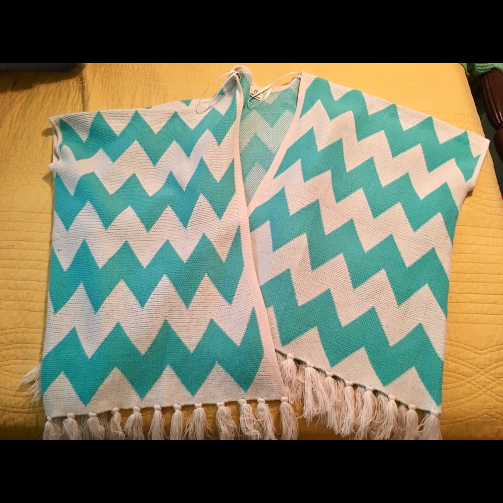 2/$20 or 3/$25! Aqua Chevron Poncho with Fringe (OS)